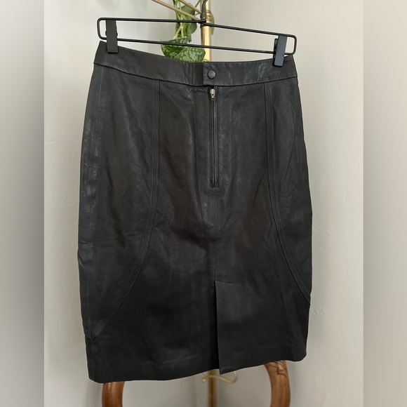 Closed Detailed Stitching Lamb Black Leather Skirt ~ Size S - Picture 2 of 10
